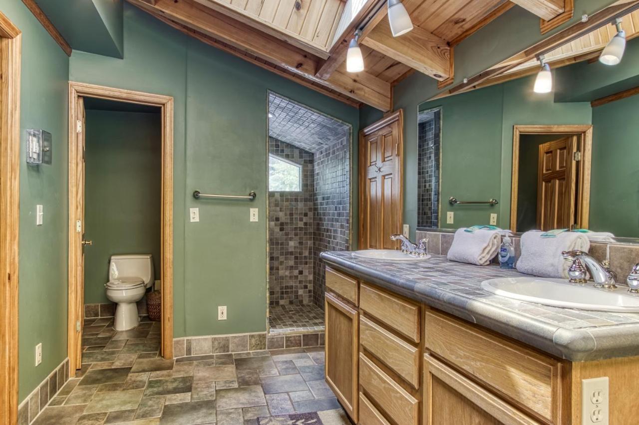 Mountain Lake Lodge, Hot Tub, Theater Room, 1089 Free Tickets Each Paid Day, Dollywood And More Sevierville Ngoại thất bức ảnh